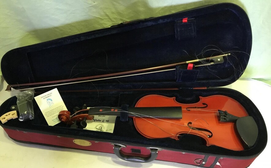 QUALITY STENTOR VIOLIN, SIZE STUDENT 2 AND CASE, BOW...