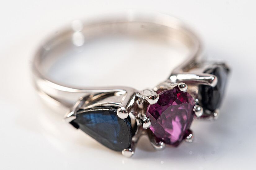 Ring, 750 white gold, sapphires, ruby.