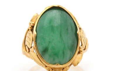 NOT SOLD. Ring set with oval cabochon jadeite, mounted in 21.6k gold. W. 22 mm....