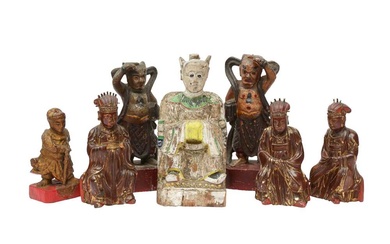 SEVEN CHINESE LACQUERED WOOD FIGURES 明或後期 漆木人物雕像七件