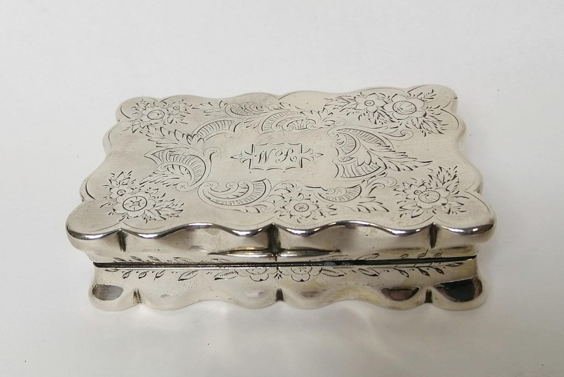 Silver snuff box, rectangular with waved edges, engraved all...