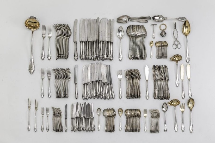 Silverware. Consisting of 216 pieces: 21 starter knives,...