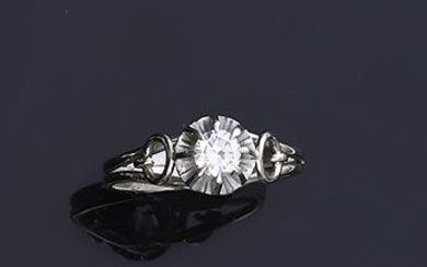 Solitaire en or gris 18k (750e) serti d'un diamant de taille brillant ( 0.20 ct...