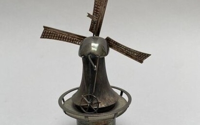 Spice box in the shape of a windmill