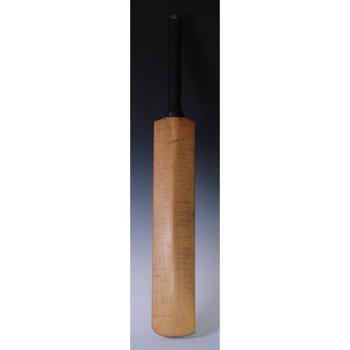 Sport, Cricket - a Gunn Moore Ltd of Nottingham cricket bat,...