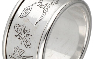 Sterling zilveren Gucci bandring met florale graveringen.