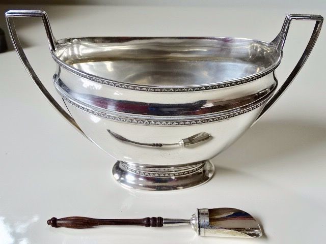 Sugar bowl, Large sugar bowl in Empire style with sugar scoop - .833 silver - J.M. van Kempen & Zonen - Netherlands - 1835-1919