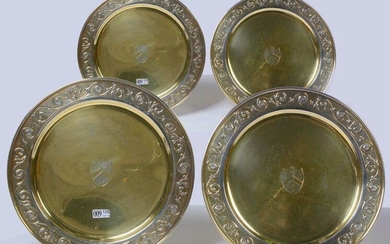 Suite of four silver plates with the wing decorated with "Rinceaux" and bearing a "Coat of arms" for the background. London hallmarks dated with the letter "N" for 1788 (?). One with the goldsmith's mark W.P. for William Pitts (?). Diam.: +/-27,3cm...