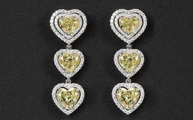 Superbe paire d'orbes en witgoud (18 karaat) telkens met drie hartvormen (waarvan twee afneembaar) en...