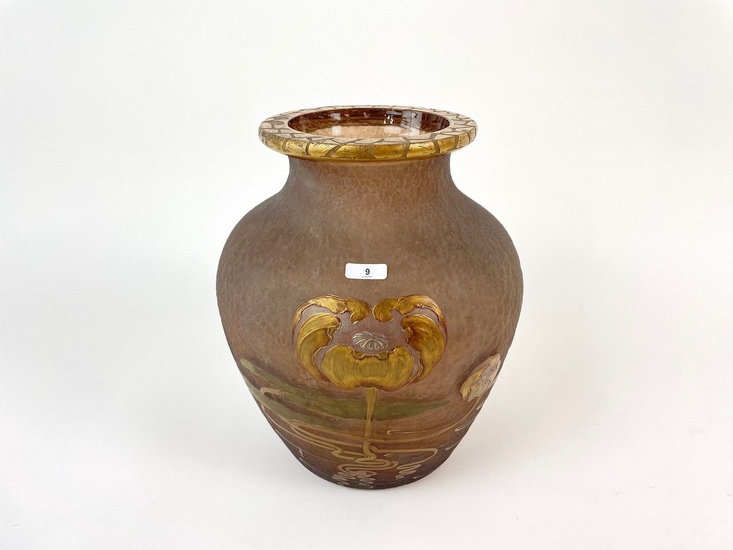 Superbe vase d'époque Art nouveau à décor... - Lot 9 - Phoenix Auction