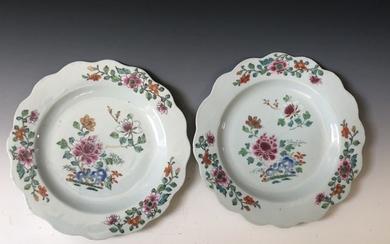 TWO CHINESE ANTIQUE FAMILLE ROSE PORCELAIN PLATES. 18-19C