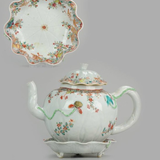 Teapot - Famille rose - Porcelain -Qianlong/Yongzheng Famille Rose Pattipan- China - 18th century