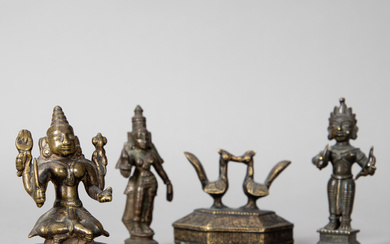 Three miniature figures and foot scrubber (Vajri), India, 19th century. Jh. or earlier (4).