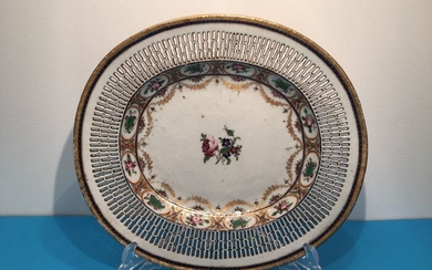 Tray with lace (1) - Famille rose - Porcelain - A Very rare Chinese open work Export plate - China - Qianlong (1736-1795)