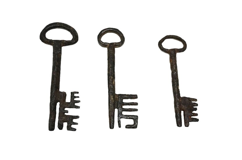 Trois clés gothiques. 9,06 - 8, 46 - 7,63... - Lot 9 - Art Richelieu