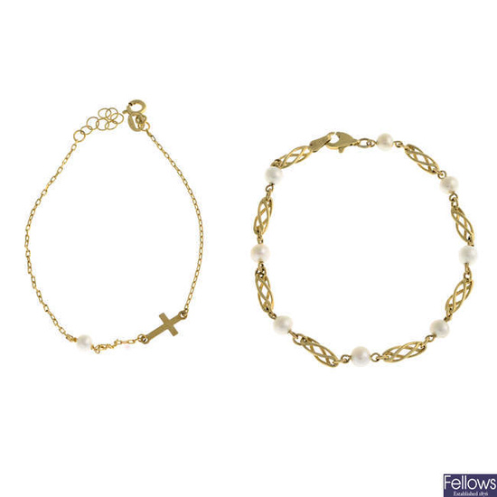 Two 9ct gold cultured pearl bracelets.