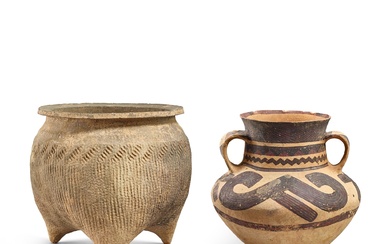 Two pottery vessels, Bronze Age and Xindian culture, 2nd - 1st Millenium BC 青銅器時代及辛店文化 陶器兩件
