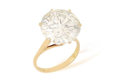IMPRESSIONNANTE BAGUE MONOPIERRE EN DIAMANT Le diamant taillé en brillant pesant 12,58cts dans une monture...