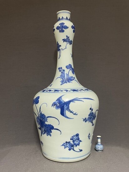 Vase - Porcelain - - Birds florals lotus, plum blossom, bamboo - Fabulous blue - China - Chongzhen (1620-1670)