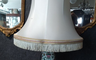 Vase balustre en porcelaine polychrome à décor de mobilier, monté en lampe (percé) Ht du...