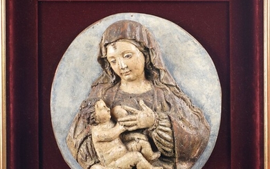 Vierge à l'Enfant en bois polychrome, 18e/19e siècle, forme tondo, diam. 35 cm.