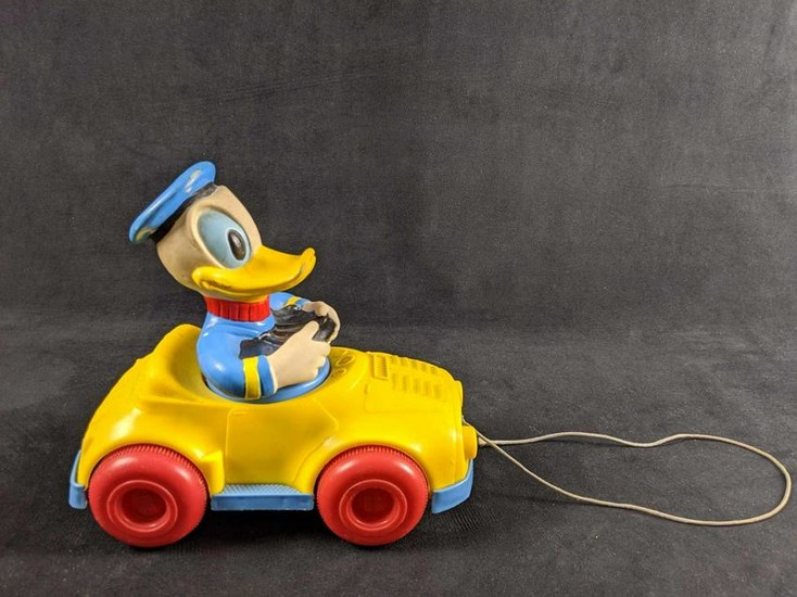 Vintage Donald Duck Pull Car Toy 1973