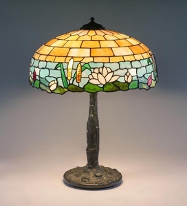 WILKINSON WATER LILY STAINED GLASS TABLE LAMP