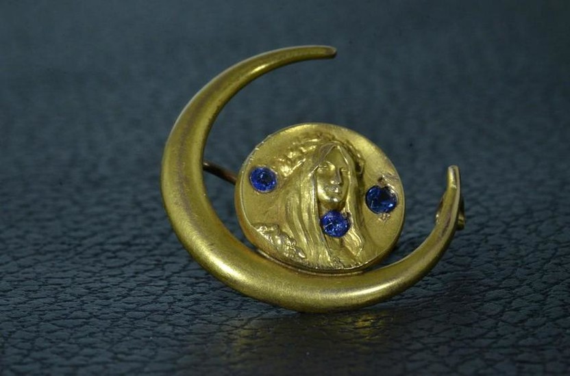Yellow Gold Art Nouveau Pin set with Sapphires