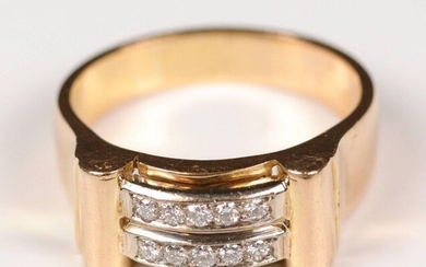 Yellow gold tank ring (750) set with a double line of 10 diamonds for about 0.20 ct. T : 60, Gross weight 7,51 gr.