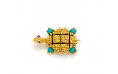 Yellow gold turtle brooch with synthetic ruby eyes, recompacted turquoise and enamel details, g 5.51 circa, length cm 3 circa....