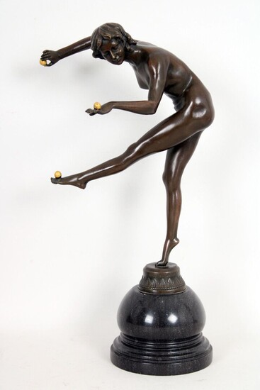 d'après Claire COLINET : jongleuse. Groupe en bronze à patine brune et dorée. Fonte d'édition...