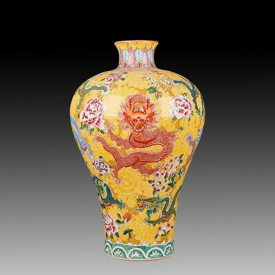 large Chinese Famille Rose Porcelain Vases