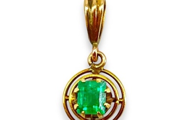 14kt Gold Pendant with Emerald Gemstone