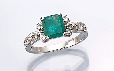18 kt gold ring with emerald and diamonds...