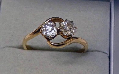 18CT GOLD DIAMOND 2-STONE TWIST RING, THE DIAMONDS APPROX 1 ...