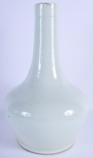 A 19TH CENTURY CHINESE BLUE AND WHITE VASE Qing. 36 cm