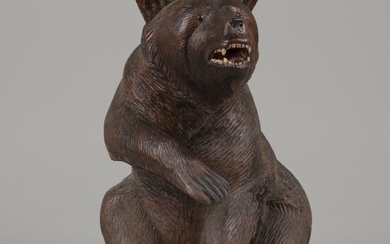 A 'Black Forrest' oak sculture of a bear, Southern Germany, ca. 1920/1930.