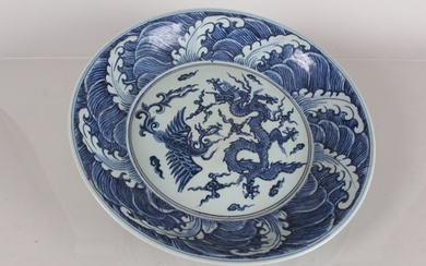 A Chinese Blue and White Dragon-decorating Massive Porcelain Fortune Plate