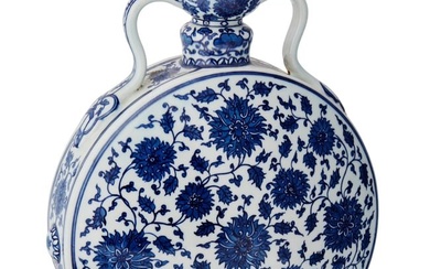 A Chinese blue and white porcelain moon flask