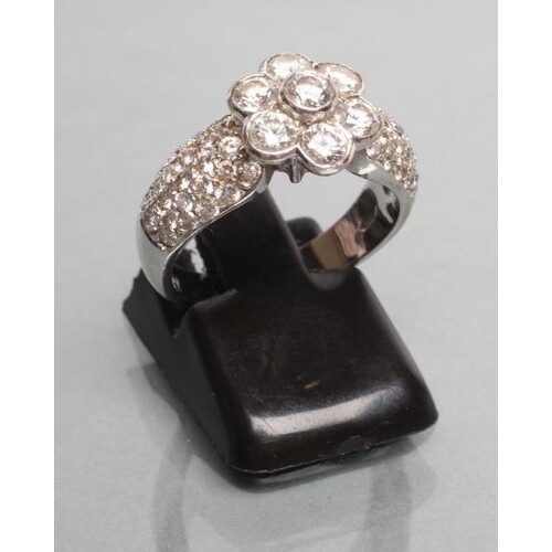 A DIAMOND CLUSTER RING, the central seven stone cluster coll...