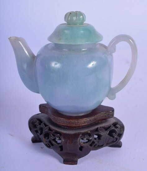 A FINE EARLY 20TH CENTURY CHINESE CARVED ICEY JADEITE