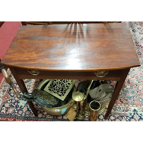 A Georgian Mahogany single drawer Side Table. W76 x D40 x H7...