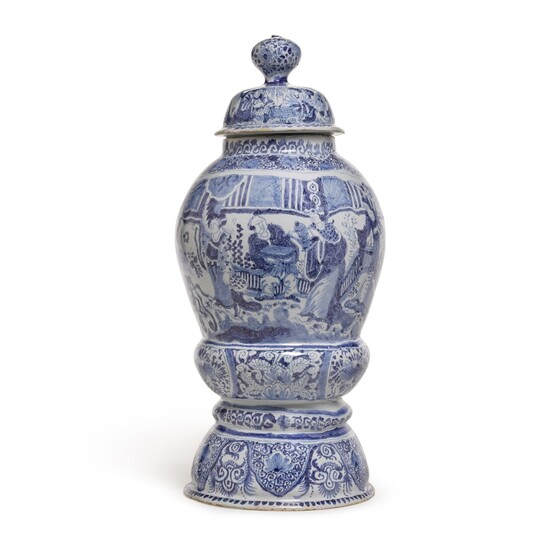 A German fayence blue and white chinoiserie vase and cover, circa 1720, Gerhard Wolbeer's factory, Berlin