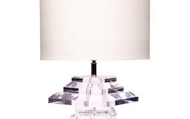 A LARGE ARCHITECTURAL STACKED LUCITE PAGODA SHAPED TABLE LAMP, LATE 20TH CENTURY