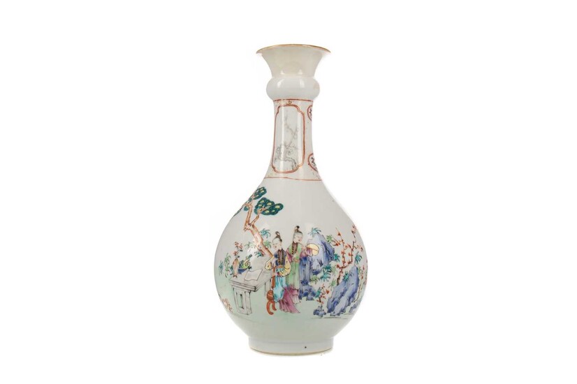 A LATE 19TH/EARLY 20TH CENTURY CHINESE FAMILLE ROSE VASE