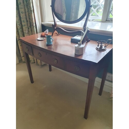 A Lovely Georgian Mahogany bow fronted Side Table/Dressing T...