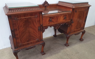 A MAHOGANY CHIPPENDALE STYLE SIDEBOARD