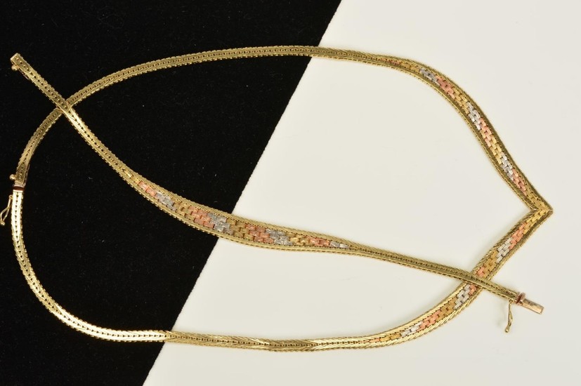 A NECKLACE AND BRACELET SET, the necklace with a V-shaped tr...