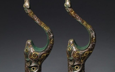 A PAIR OF 5TH CENTURY BC TO THE 3RD CENTURY BC BRONZE CROSSBOW INLAID WITH GOLD AND SILVER, WARRING