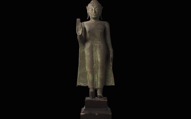 A Thai Lan Na style bronze figure of a standing Buddha, 18th century or earlier 泰國